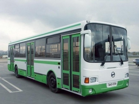 Автобус № 4 в Лабытнанги будет заезжать на кладбище в Радоницу