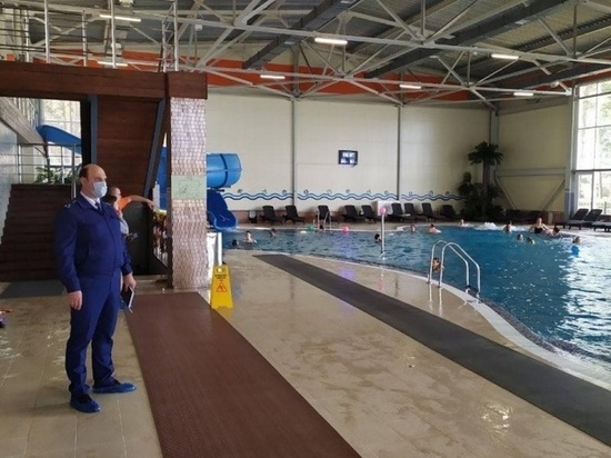 5-летний мальчик чуть не утонул в аквапарке базы отдыха «Дружба» неподалеку от Красноярска