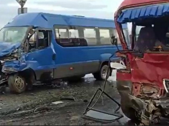 На Сахалине столкнулись два автобуса, есть пострадавшие