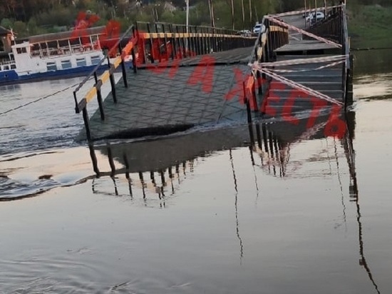 В Калуге подход к понтонному мосту оказался отрезан из-за воды