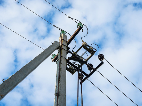 В ЛНР из-за непогоды без света остались около 7 000 абонентов