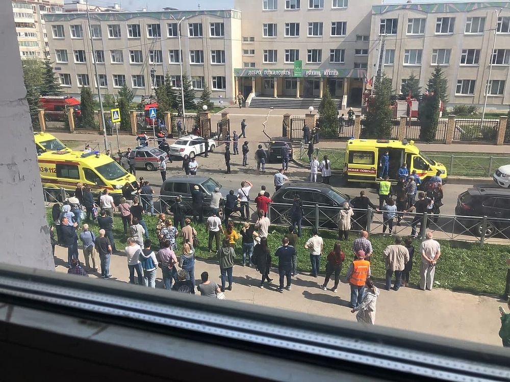 Нападение на школу в Казани: кадры с места трагедии