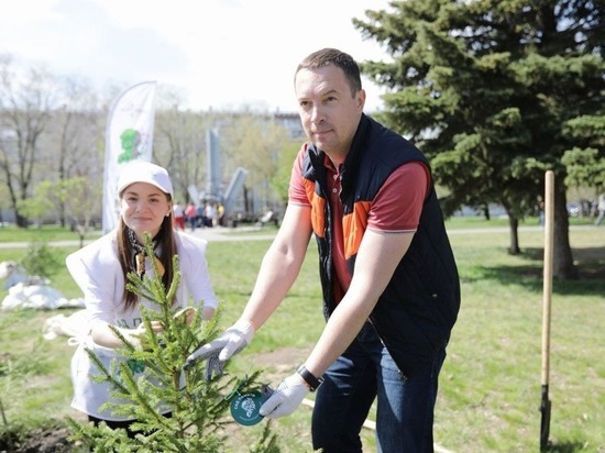 Челябинцы высадили деревья в рамках акции "Сад памяти"