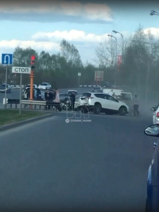 Крупная авария с четырьмя пострадавшими произошла в Кемерове