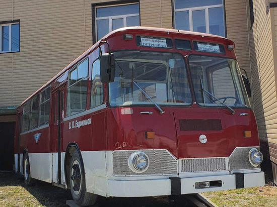 Сахалинцы своими силами отремонтировали раритетный автобус