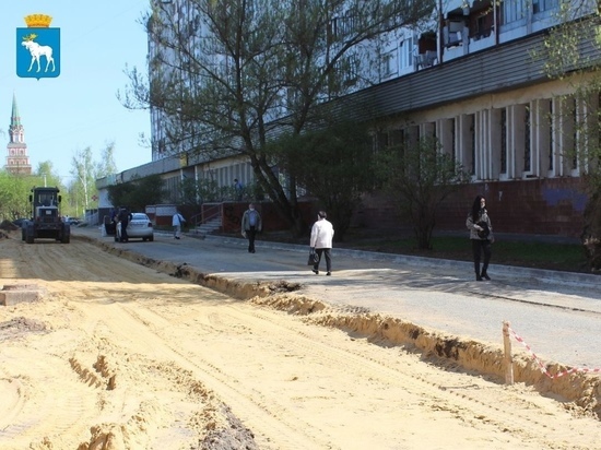В Йошкар-Оле продолжается ремонт тротуаров на улице Эшкинина