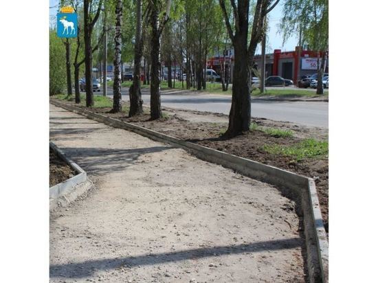 В Йошкар-Оле продолжается ремонт тротуаров на улице Суворова