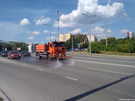 В Перми из-за жары стали чаще мыть улицы