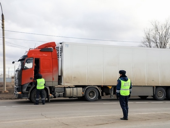 На Старом мосту Астрахани планируют ограничить движение грузовиков