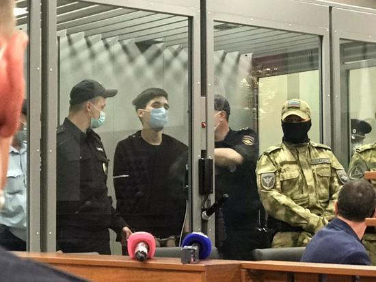 Опубликованы фото из суда устроившего стрельбу в школе казанца