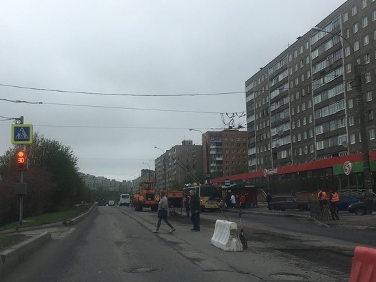 За минувшие сутки с улиц Мурманска вывезено более 200 кубометров смета