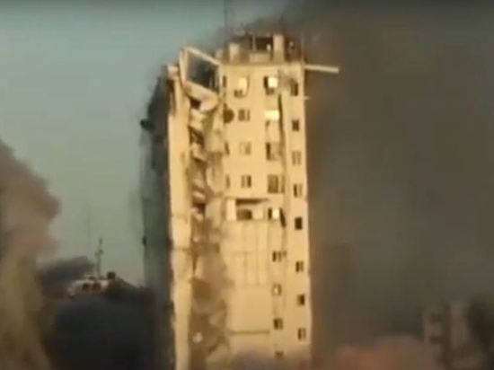 ВВС Израиля полностью разрушили многоэтажное здание в Газе