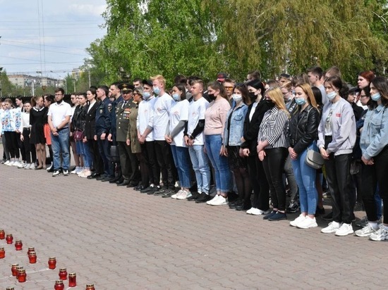 Барнаульцы почтили память погибших в казанской школе