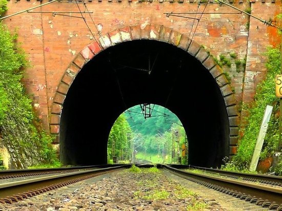 Для движения транспорта в районе Мокрушина в Томске временно открыли тоннель