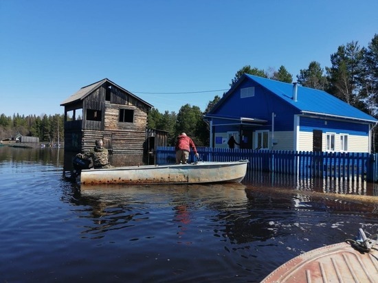Староверов из поселка Александровский шлюз в Красноярском крае эвакуируют из-за наводнения