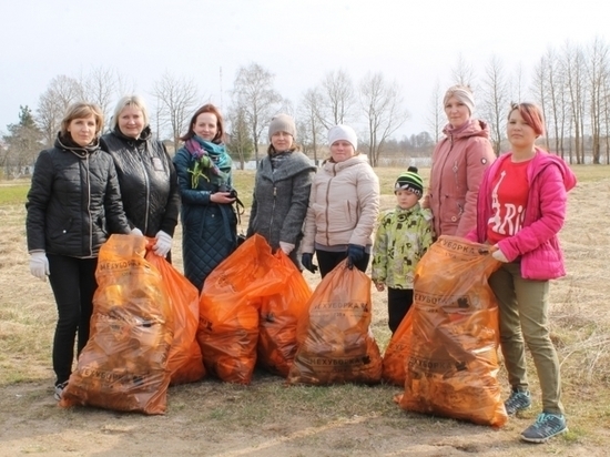 Около 20 км берегов очистили от мусора в Псковской области
