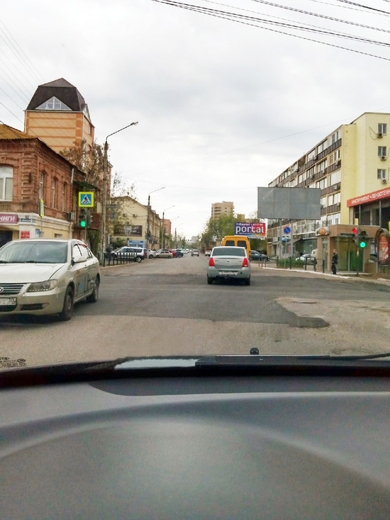 ЦУР Астраханской области выяснил подробности ямочного и капитального ремонта дорог города