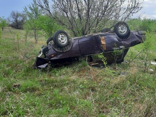В Саратовской области в ДТП погибла женщина, двое детей пострадали