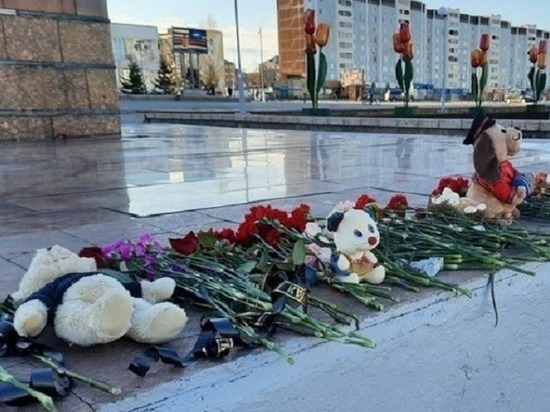 В Приангарье возникают стихийные мемориалы в память о погибших в Казани