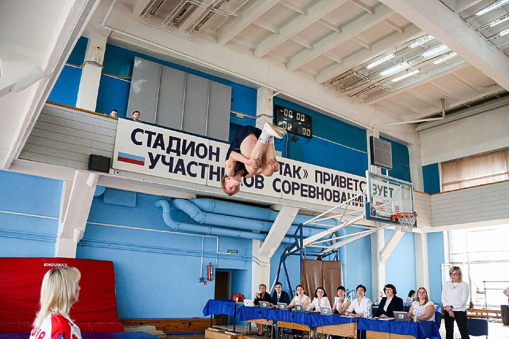 Антонович Сергей КМС по прыжкам на батуте