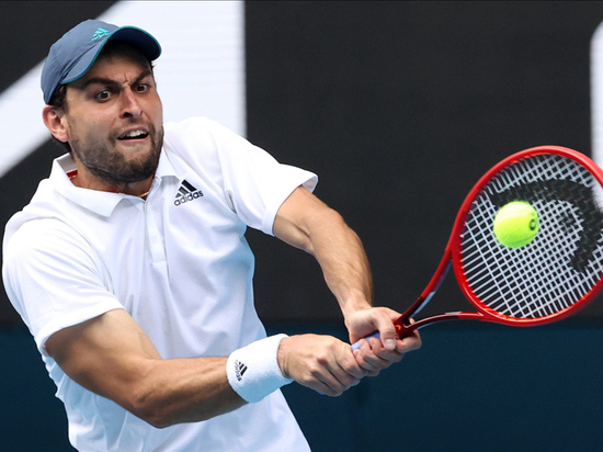 Карацев не смог выйти в 1/4 финала турнира в Риме, уступив Опелке