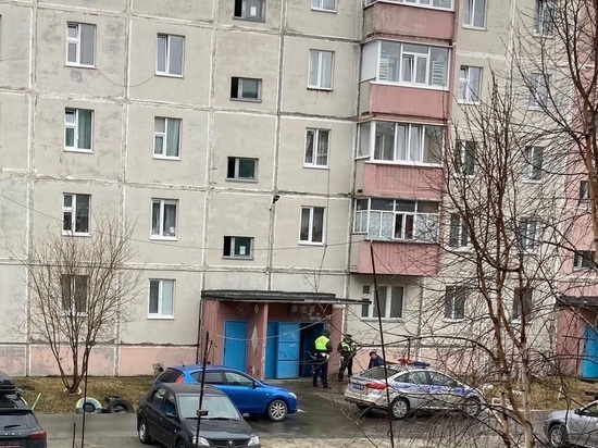 Голый мужчина пытался ворваться в квартиру женщины в Ноябрьске