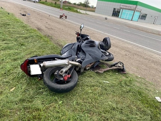 На кубанской трассе сбили 23-летнего мотоциклиста