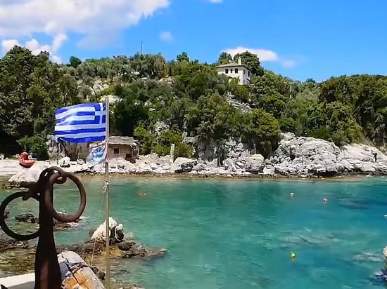 Греция с открытием туризма будет принимать привитых "Спутником V" туристов