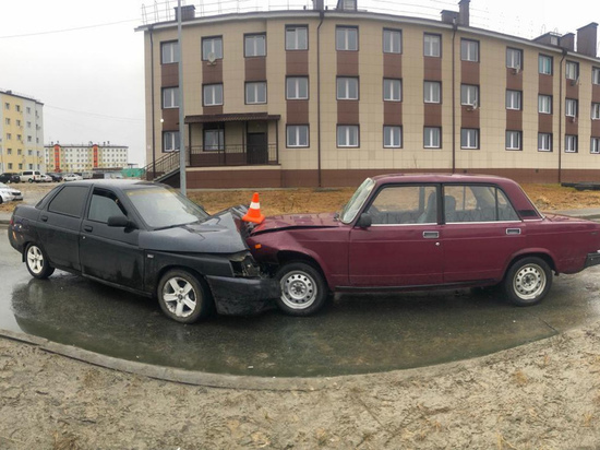 Водитель ВАЗа уснул за рулем и устроил ДТП в Новом Уренгое