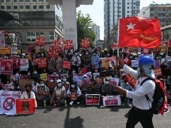 Нападение протестующих на стратегический трубопровод Китая в Мьянме