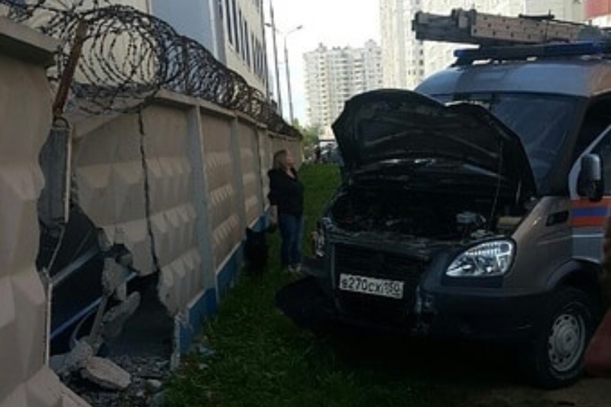 Сбитый в балашихе. Автомобиль на балконе Балашиха. Авто на балконе в Балашихе.