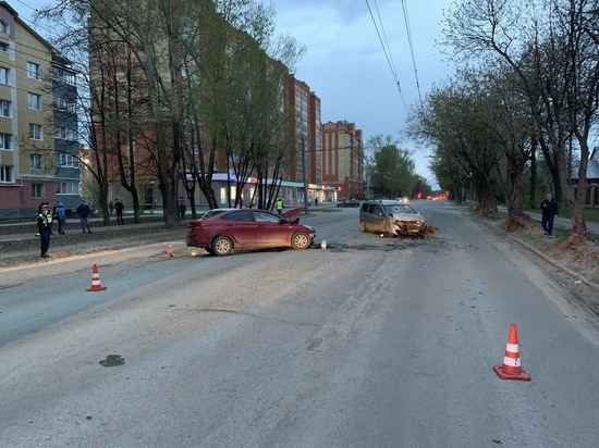 В Йошкар-Оле ищут очевидцев ДТП, в котором пострадали три человека