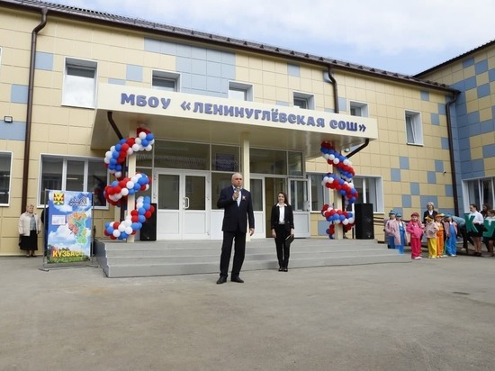 В кузбасском поселке открылась школа со студией видеозаписи и квартирами