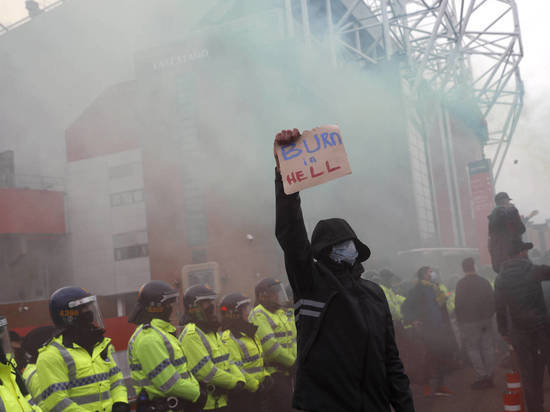 Фанаты снова пытались сорвать матч &laquo;Манчестер Юнайтед&raquo;, но Глейзеры превратили &laquo;Олд Траффорд&raquo; в тюрьму