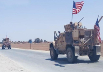 Второй день из топов новостей не уходит тревожное сообщение: российские военные в Сирии заблокировали колонну американской техники из шести бронеавтомобилей типа MRAP, которые ехали по трассе М-4 в западном направлении