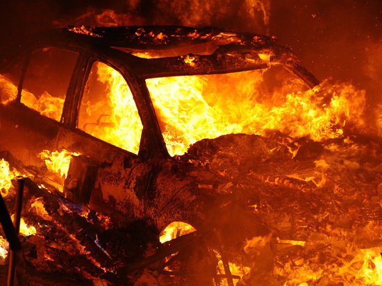 В Твери загорелся автомобиль