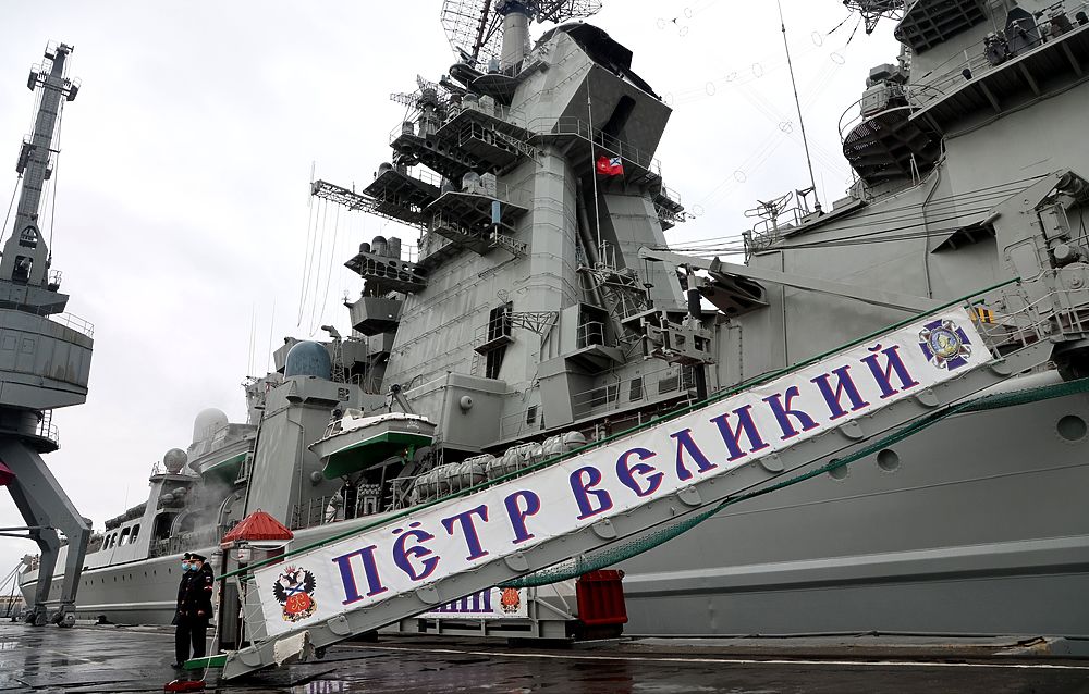 Журналистам в Североморске показали атомный крейсер "Петр Великий": яркие кадры