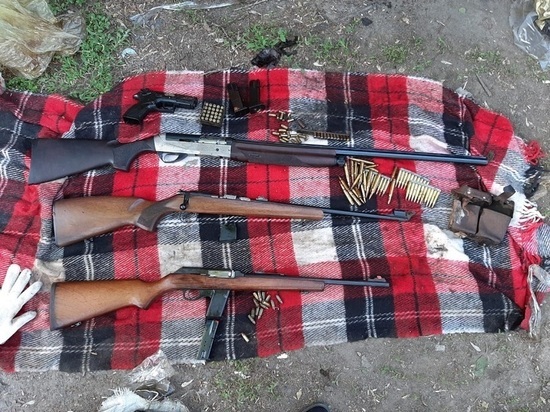 Калмыцкие полицейские на территории соседней области нашли схроны оружия