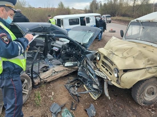 Два человека погибли в Красноярске в страшном столкновении Toyota и УАЗа