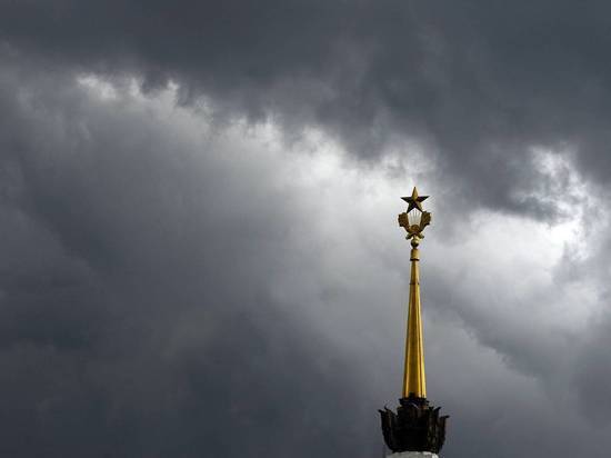 Москвичей предупредили о грозе в субботу