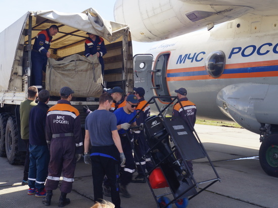 Спасатели из Хабаровска отправились в Якутию на борьбу с паводками