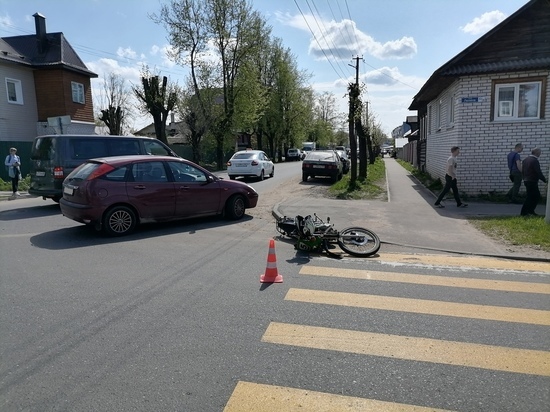Мотоциклист получил травмы в ДТП на перекрестке в Тверской области