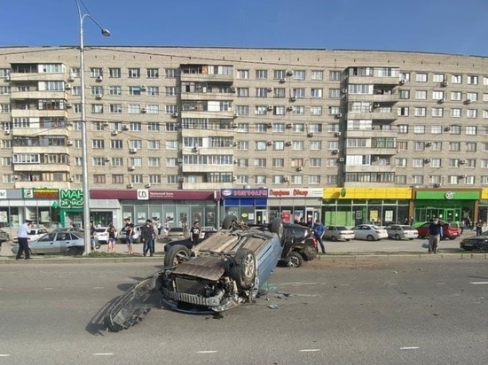 В центре Волгограда в аварии пострадали женщина и ребенок