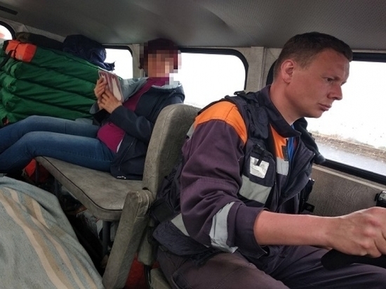 Архангельские спасатели эвакуировали с островной территории двух человек
