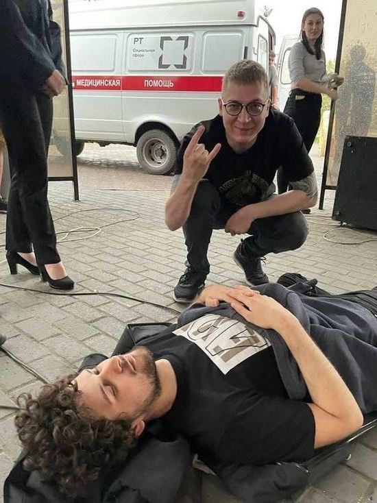 Уличного музыканта в Новокузнецке придавило колонкой