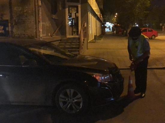 В Екатеринбурге «Шевроле» сбил двух подростков на электросамокате