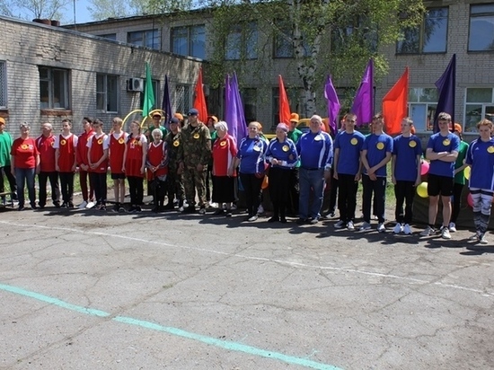 В Хабаровске представители четырех поколений участвовали в необычной эстафете