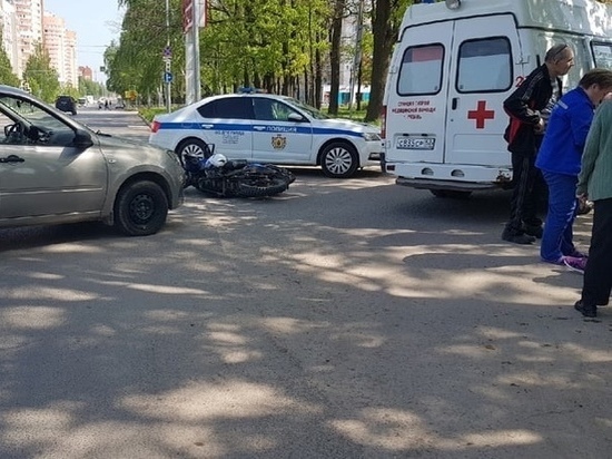 На улице Новоселов в Рязани произошла авария с участием мотоцикла