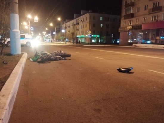 Мотоциклист сбил двух пешеходов на переходе в центре Читы