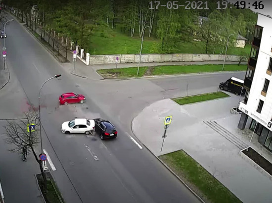 Сразу три автомобиля угодили в ДТП в Петрозаводске
